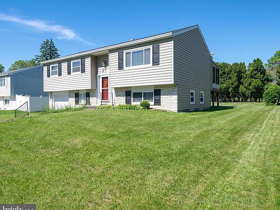 2nd image of 1942 Split Rock Rd