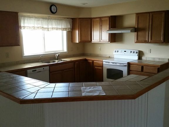 5th image of 900 N Gale Ave