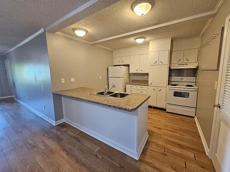 1801 Sunset Ter #C — Photo 20