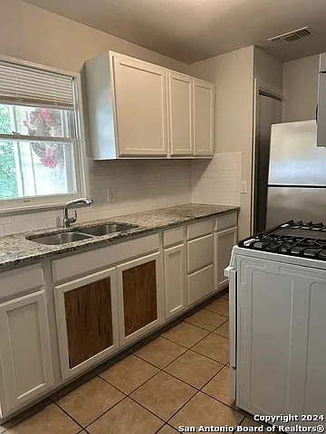 1 bed, 400 sqft, $900 — Photo 3