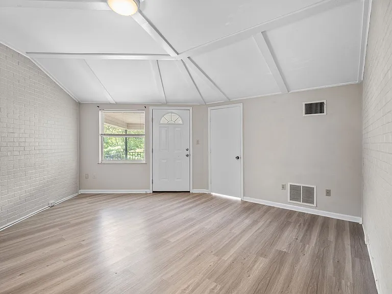 Foxtree Apartments — Photo 41