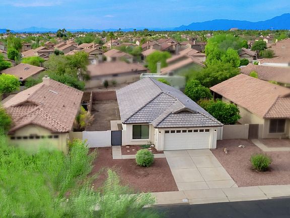 2nd image of 3925 E GRAYTHORN Street
