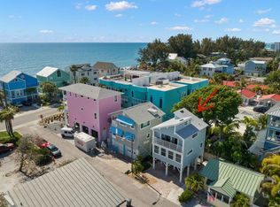 18 80th Ter, Treasure Island, FL 33706