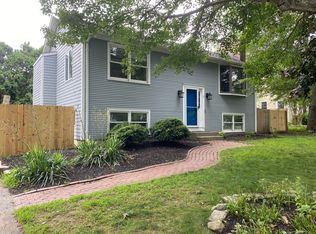 11 Burr Ave, Barrington, RI 02806