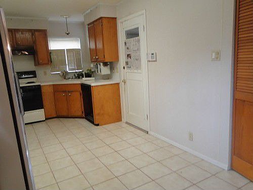 4th image of 2311 Neches Ave