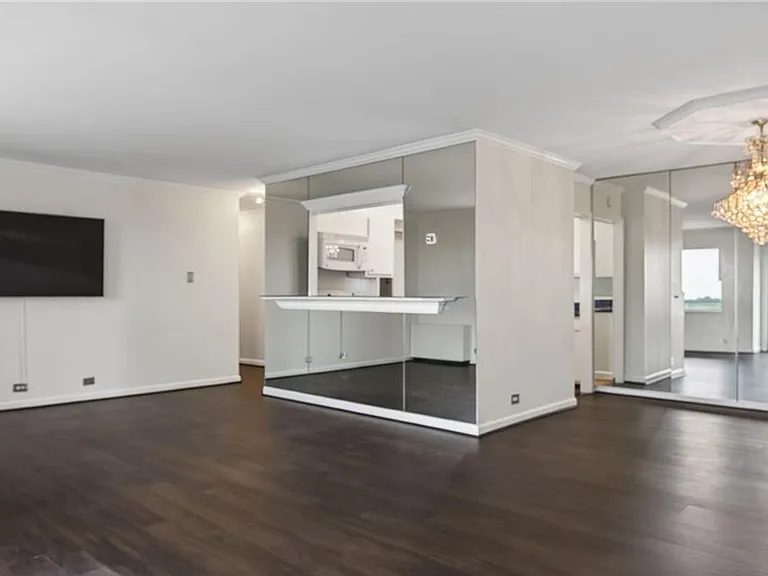 7320 Glenroie Ave #10E — Photo 11