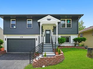 179 Glen Hill Dr, Glendale Heights, IL 60139