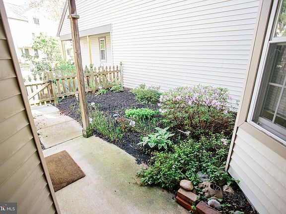 4th image of 95 Woodlake Dr