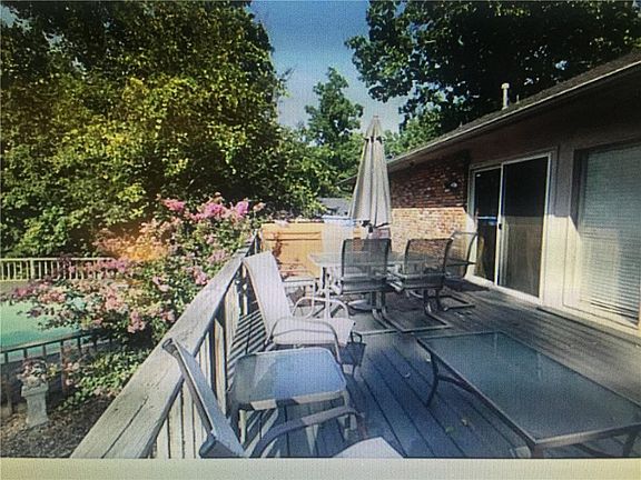 4th image of 1 N Kenwood Ln