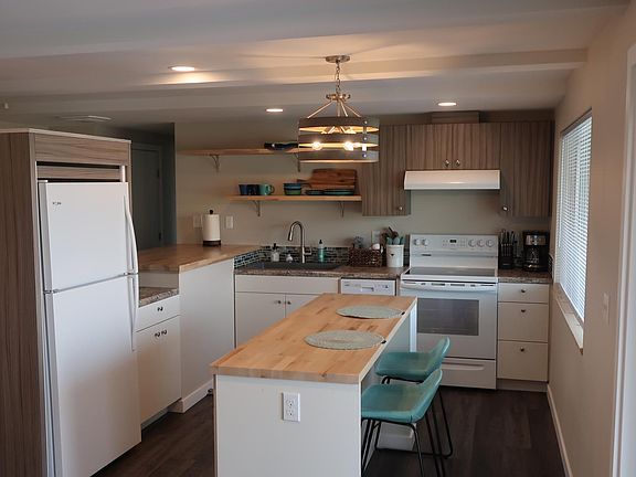 2nd image of 1708 Skyline Dr #B