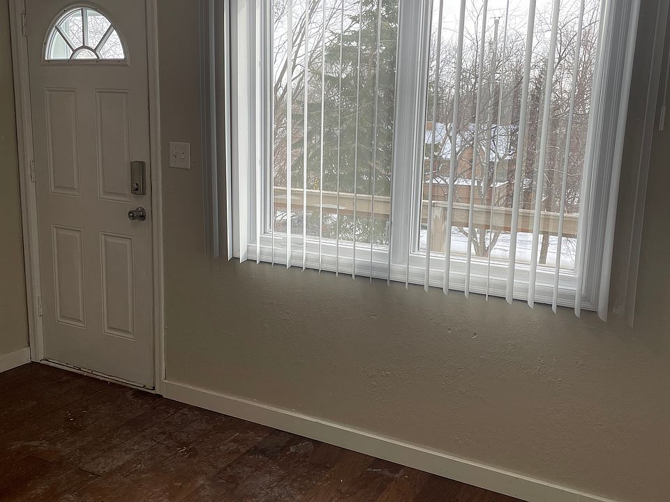 Living room/ Dinning area 1