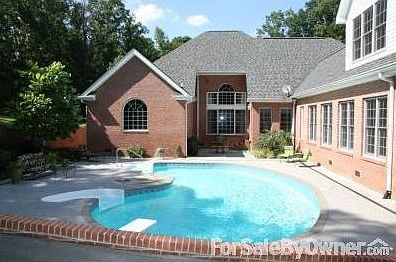RIGHT SIDE LAWN OF HOUSE
						:
						RIGHT SIDE LAWN