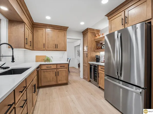 1016 Meadow Rd, Omaha, NE 68154