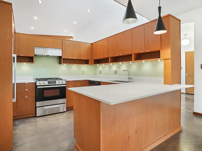1403 Kendolph Dr — Photo 5