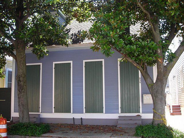 1st image of 832 Spain St