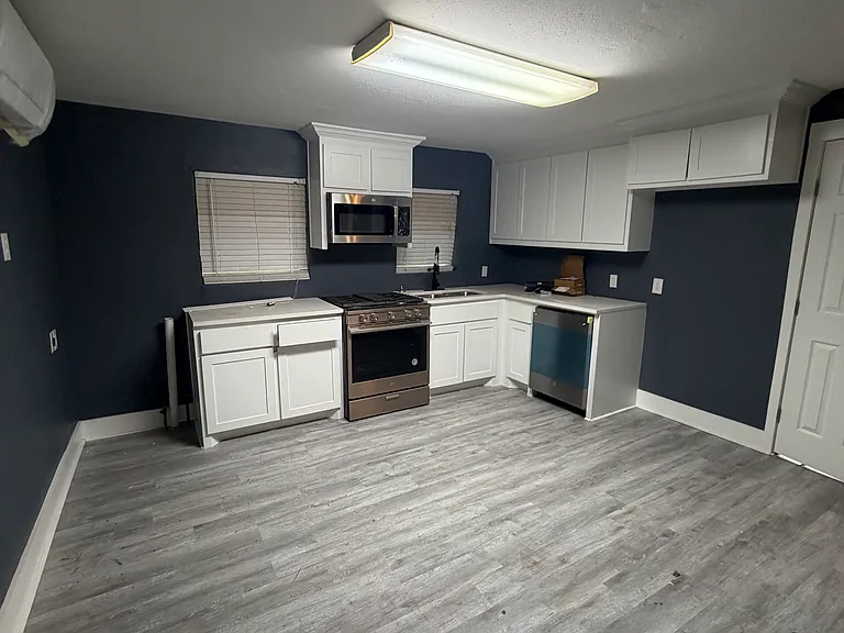 528 E Orange St — Photo 2