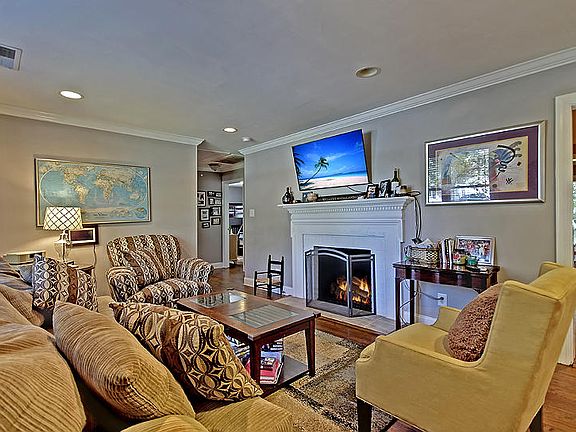 5th image of 2103 Saint James Dr