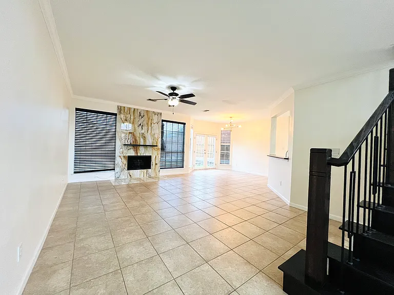 1042 Fireside Dr — Photo 7