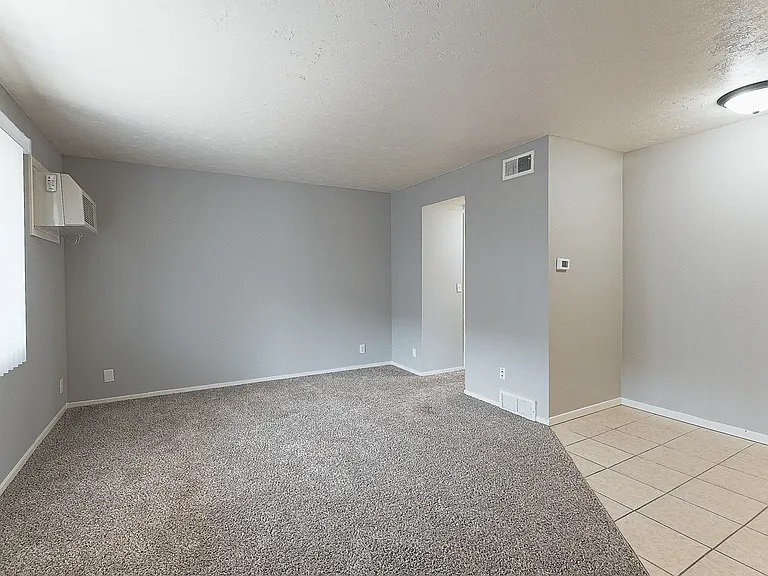 Marshall Apartments — Photo 28