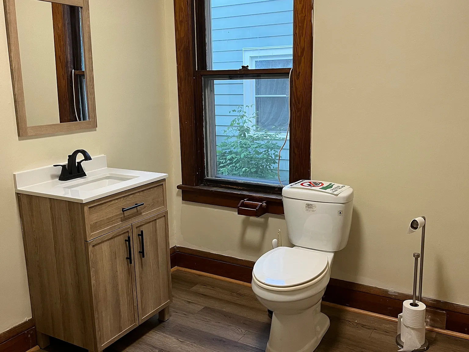 4 bed, 2500 sqft, $4,300 — Photo 2