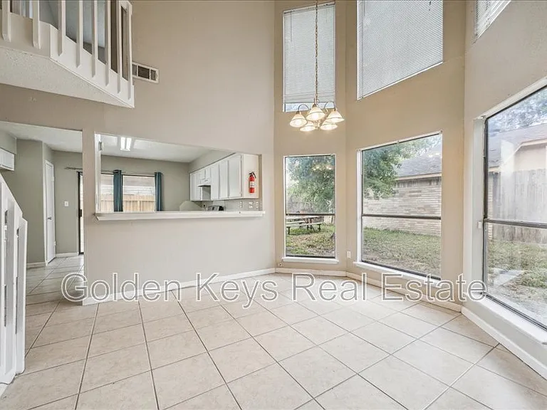 10743 Staghill Dr — Photo 3