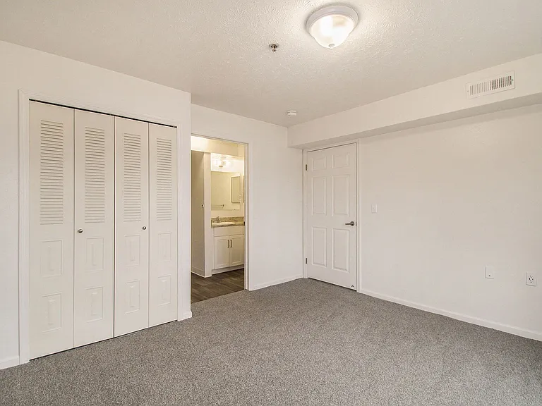 Canal 2 Apartments — Photo 34