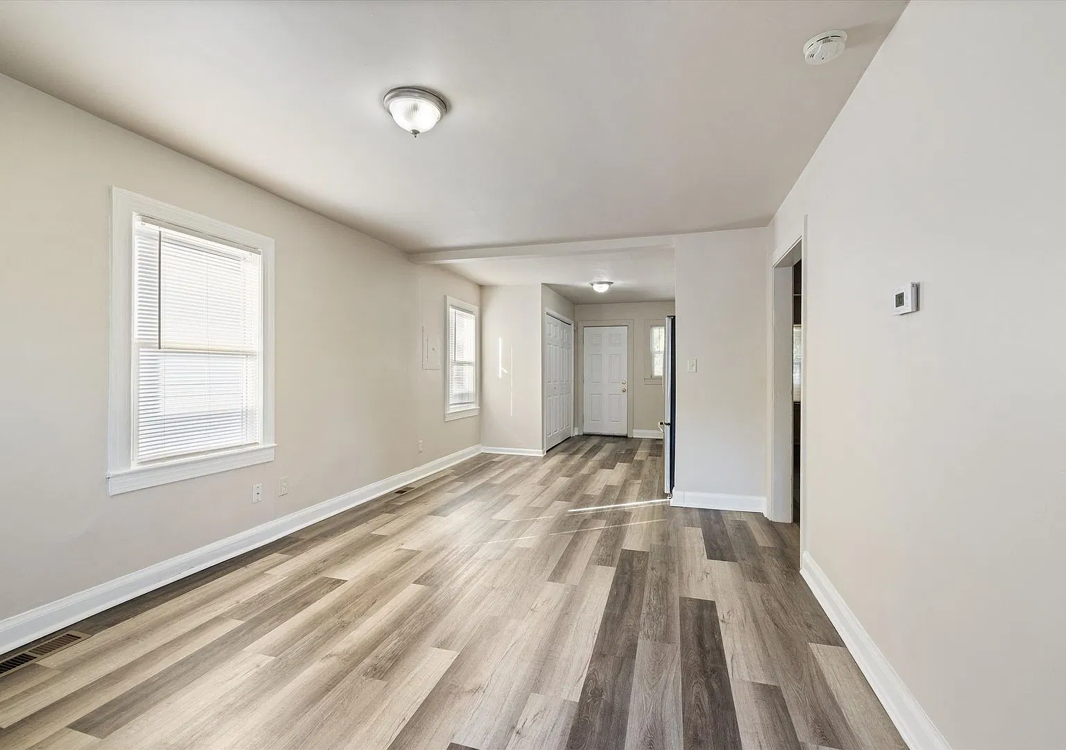Updated, 2 BR, 1 BA home with fenced yard, deck, stove and refrigerator! 1004 Euclid Ave, Louisvi... — Photo 3