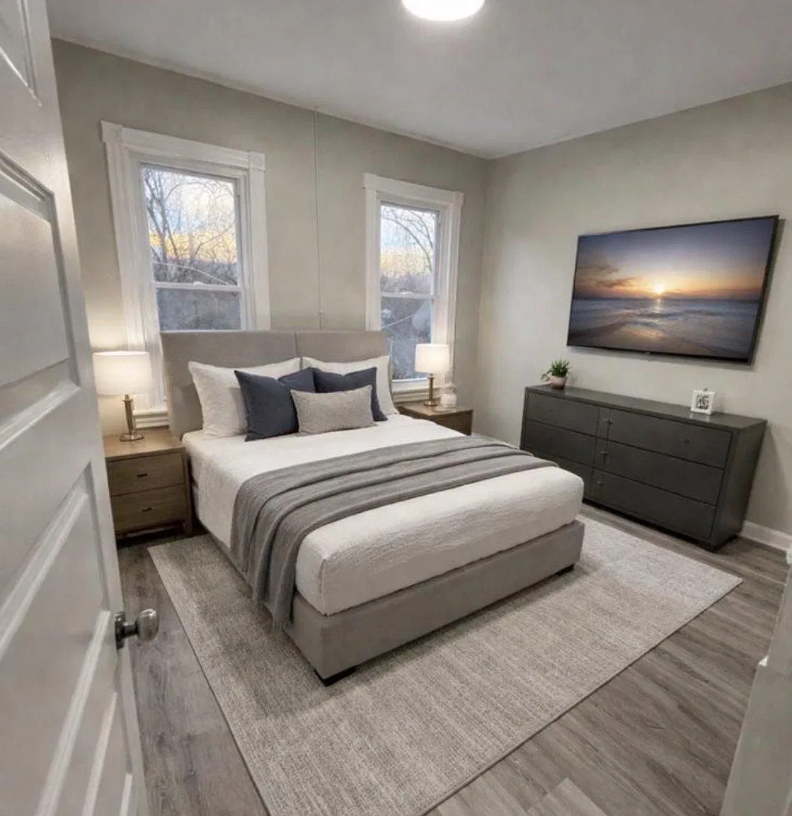 3 bed, 1.0 bath, 816 sqft, $1,600 — Photo 2