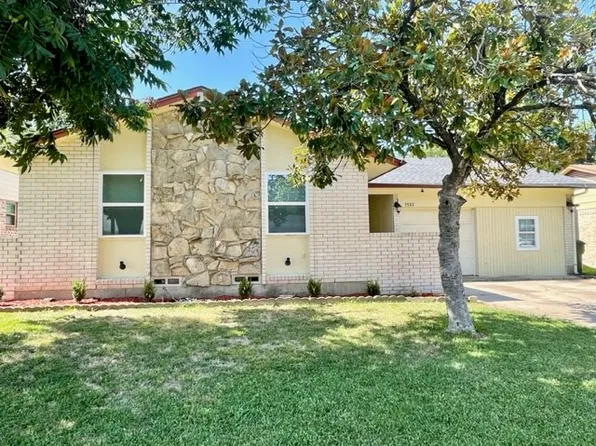 1502 Meadow Way, Garland, TX 75042