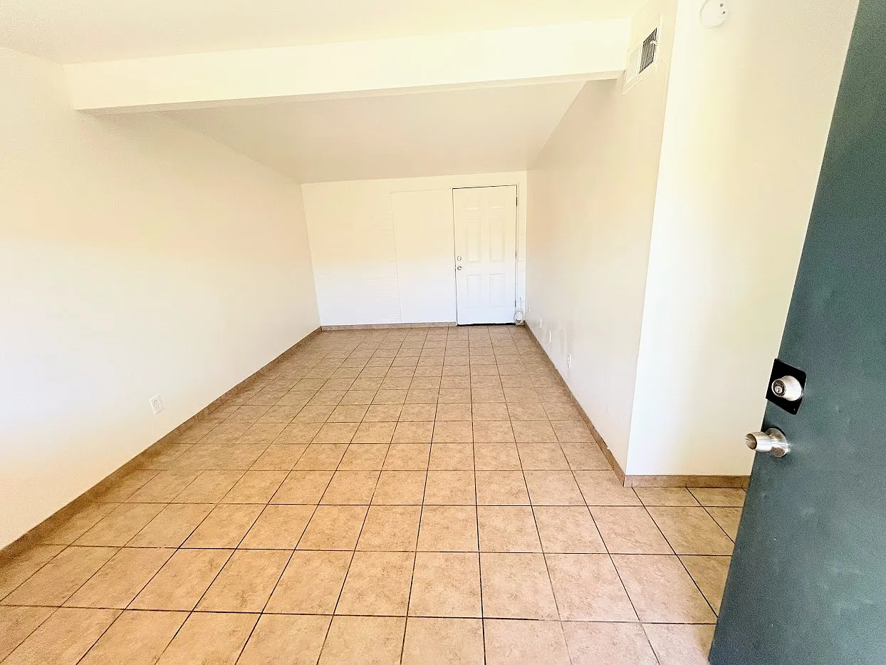 2 bed, 750 sqft, $1,095 — Photo 4
