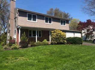 16 Buttercup Dr, Blauvelt, NY 10913