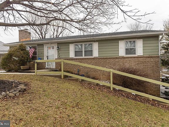 2nd image of 824 Fox Meadow Rd