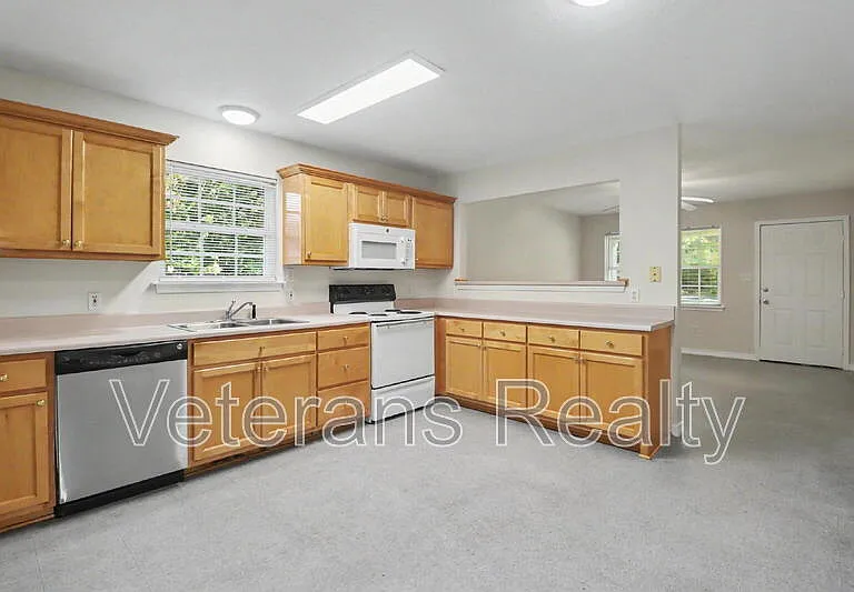 3001 Lamont Rd — Photo 7