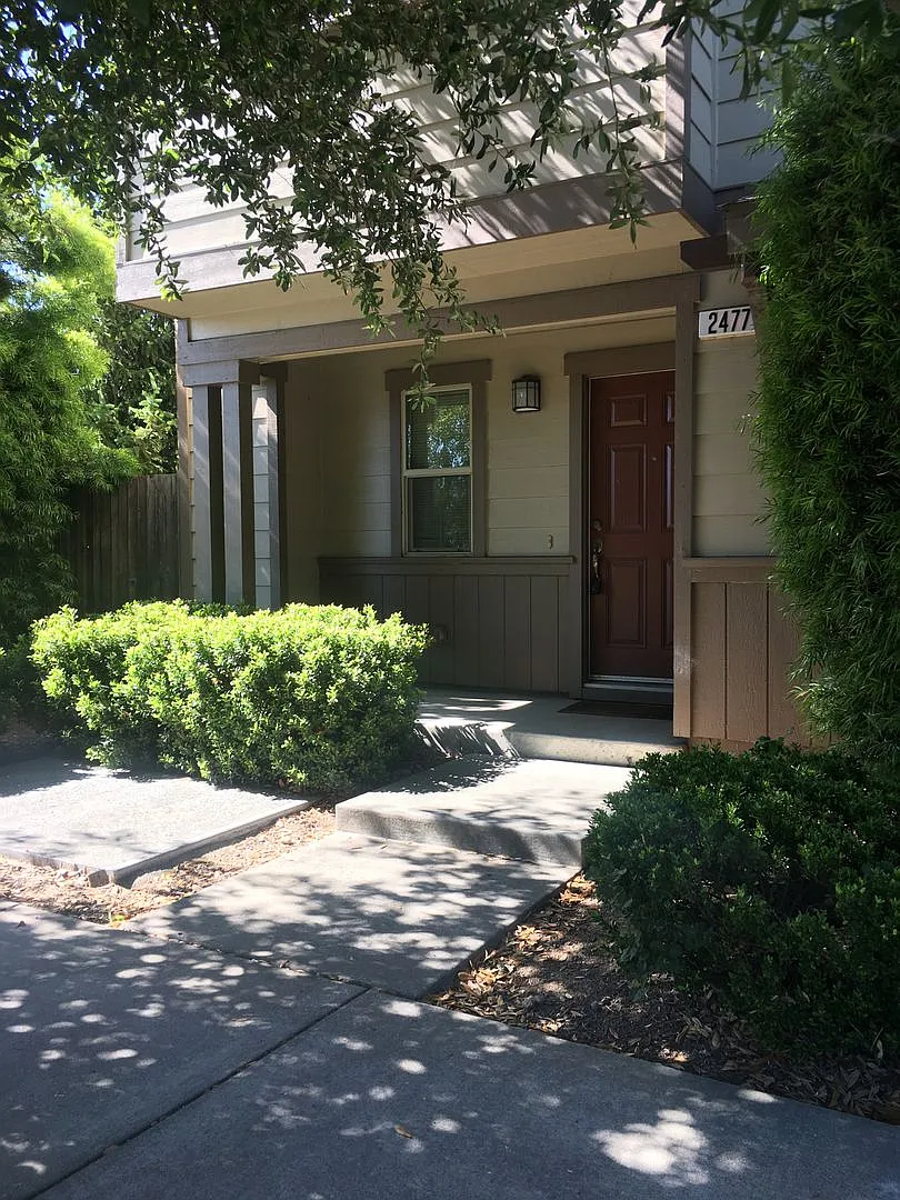 Three Bedroom Townhouse Style Apartment with Two Car Garage! — Photo 2