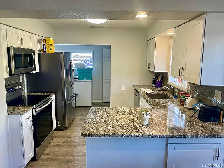 4385 Benton St — Photo 13