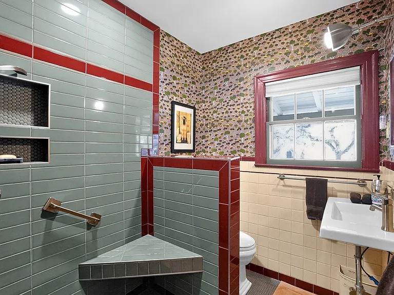 221 Park Ln — Photo 13