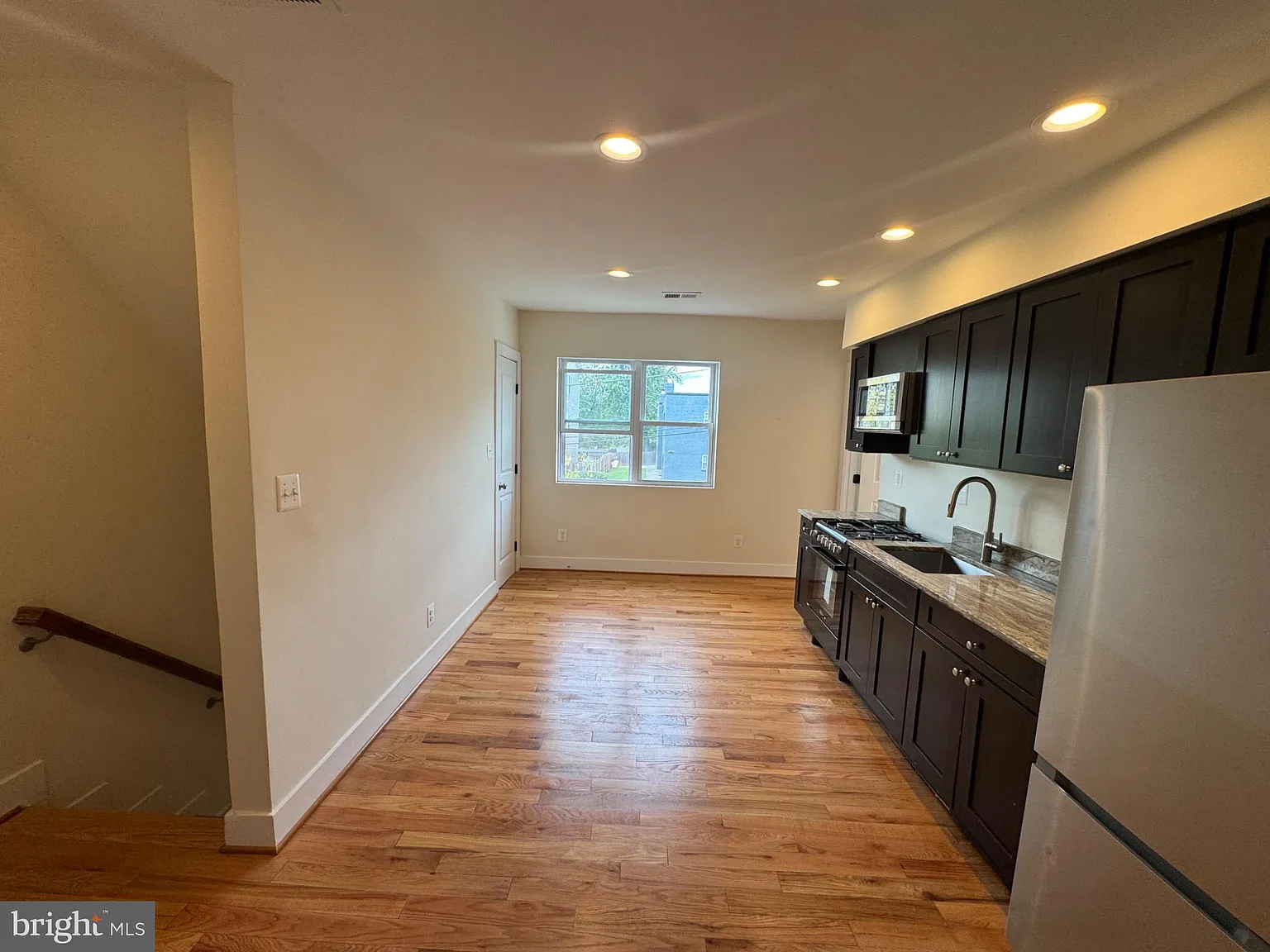3 bed, 1.0 bath, 1115 sqft, $2,500 — Photo 3