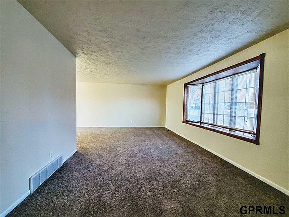 5th image of 10505 Hansen Ave