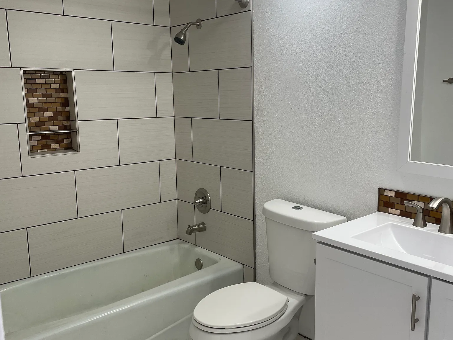 2 bed, 800 sqft, $1,350 — Photo 2
