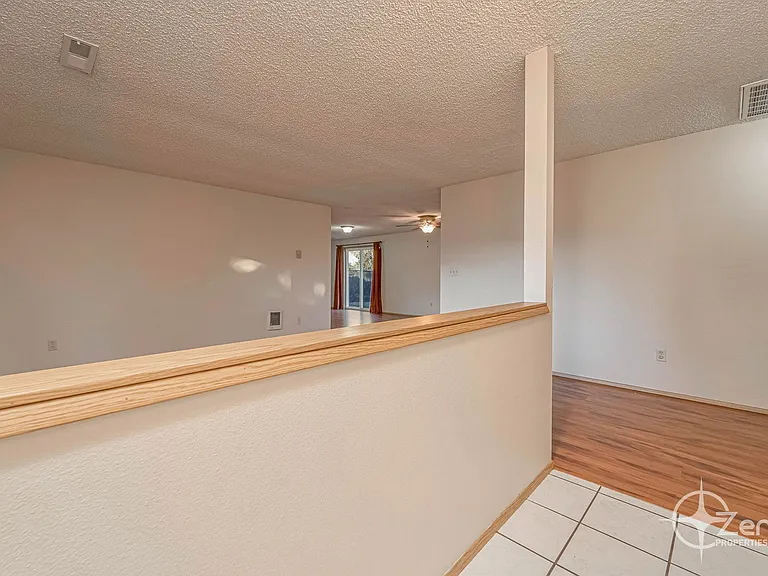 1401 SE Park Crest Ave — Photo 5