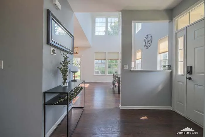 2 bed, 2.5 bath, 1610 sqft, $2,500 — Photo 2