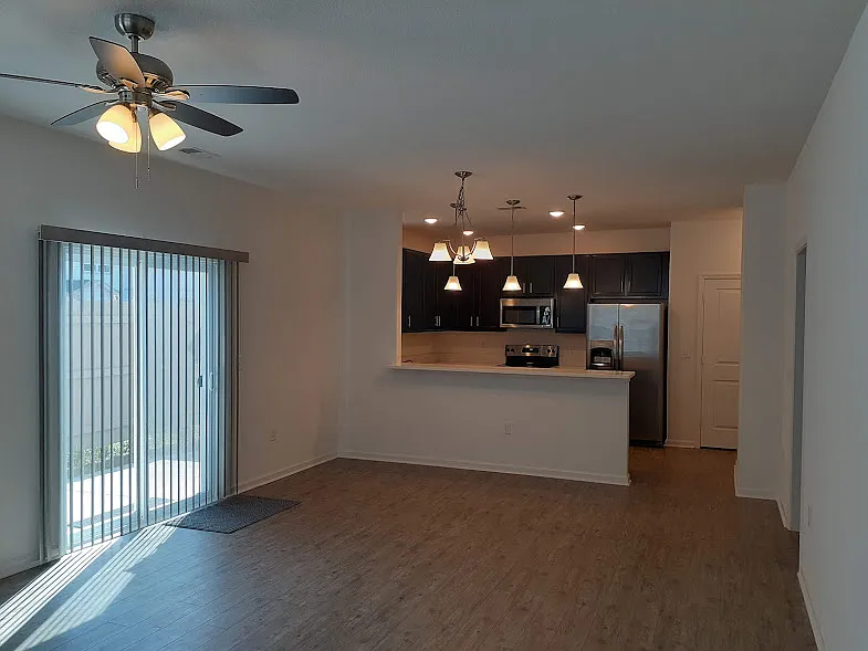 3 bed, 2.5 bath, 1802 sqft, $2,600 — Photo 3
