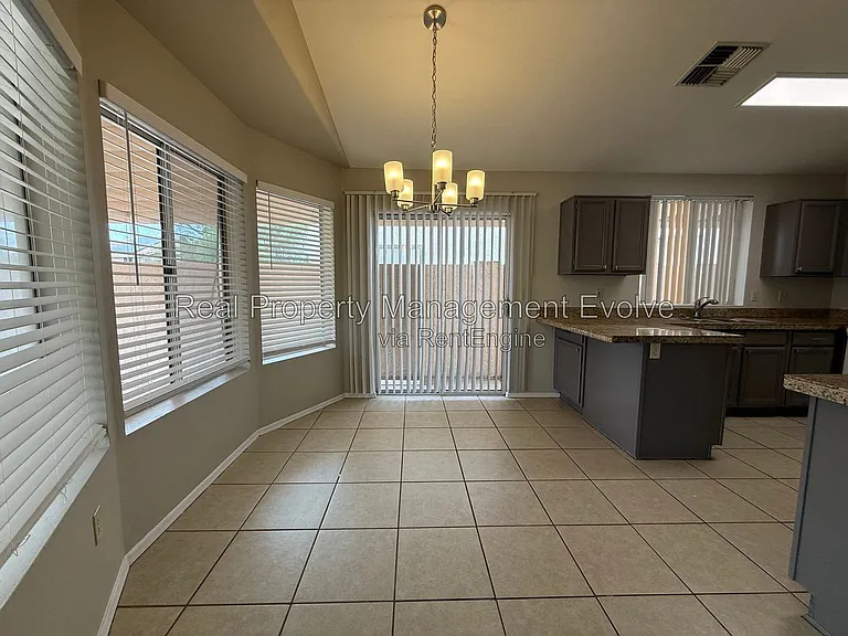 3725 E Taro Ln — Photo 8