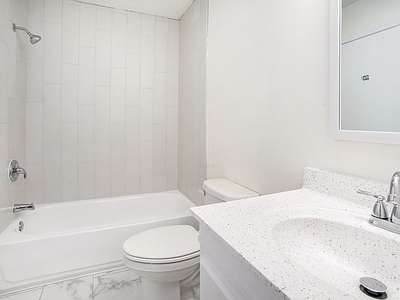 4th image of 1715 SW Parkridge Dr #Townhouse