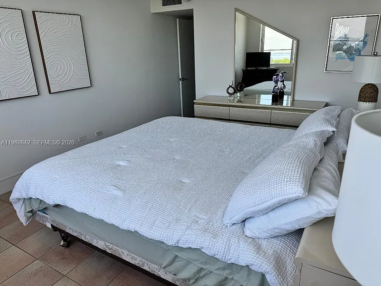 5005 Collins Ave #1404 — Photo 8