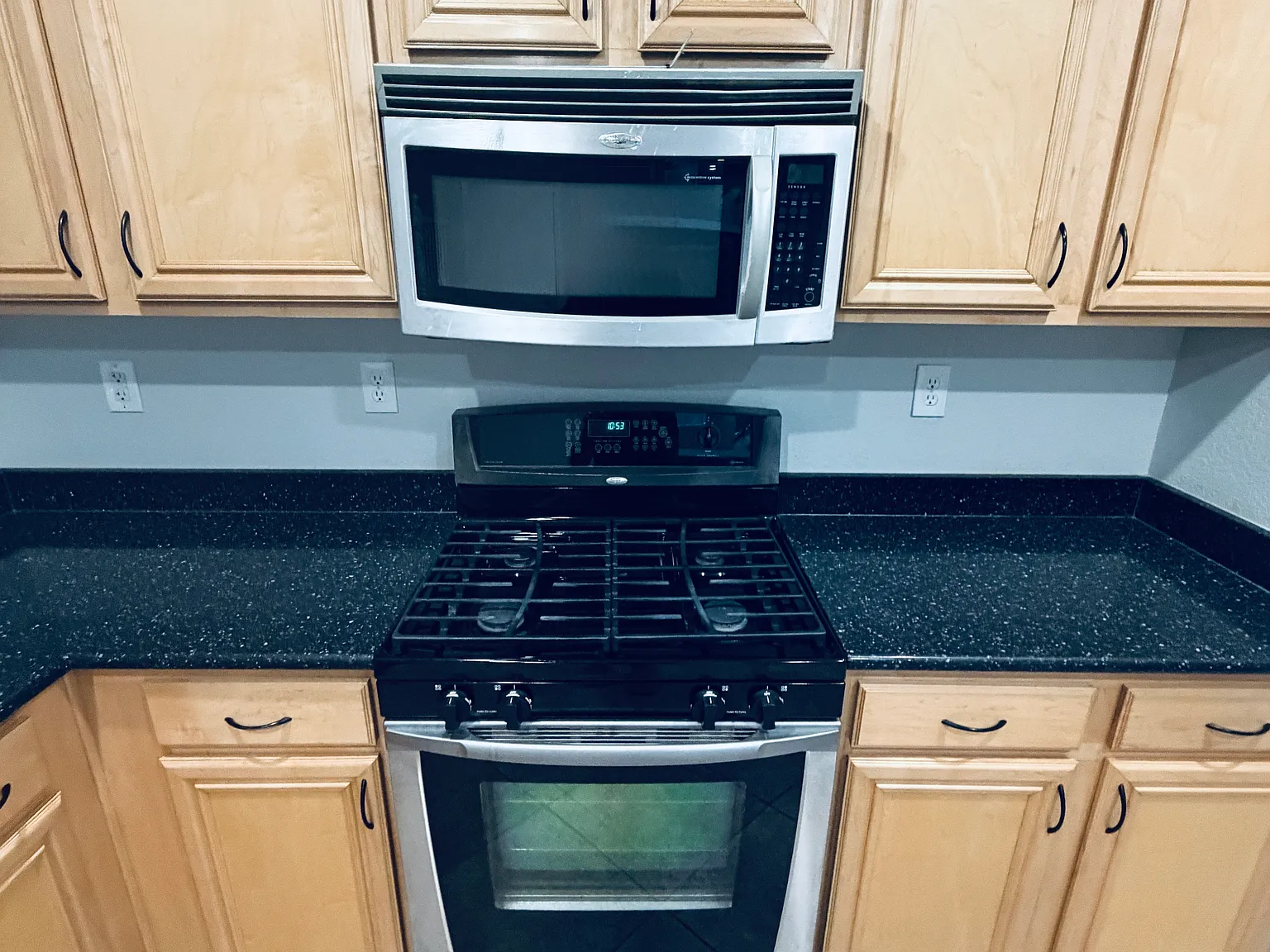 3 bed, 2.5 bath, 1886 sqft, $1,950 — Photo 4