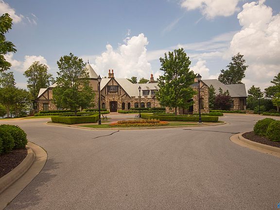 2nd image of 98 Ledge View Dr SE