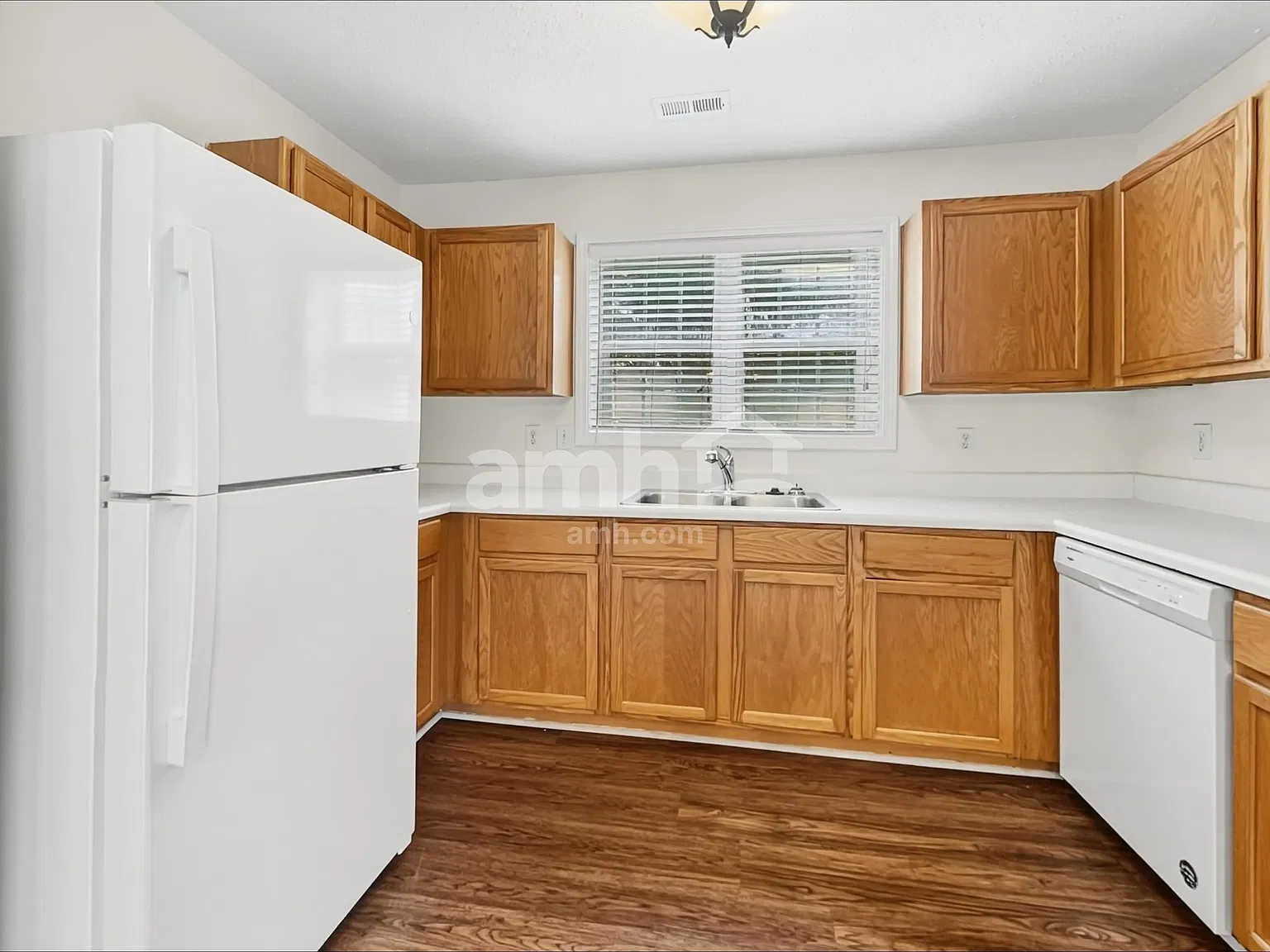 4 bed, 2.0 bath, 1533 sqft, $1,990 — Photo 3