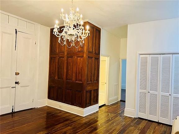 5th image of 1030 Saint Peter St APT 1
