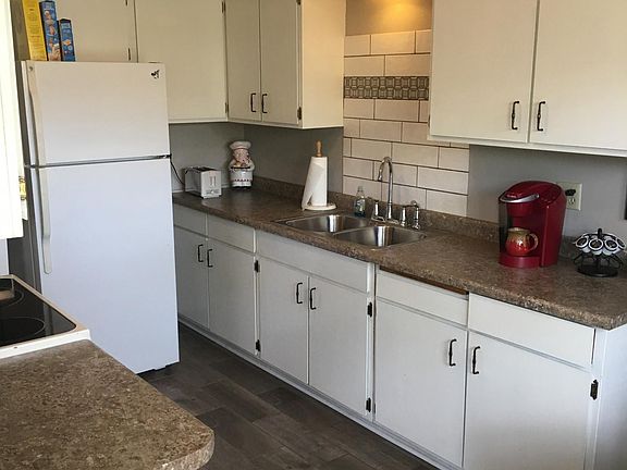 2nd image of 187 Iris St